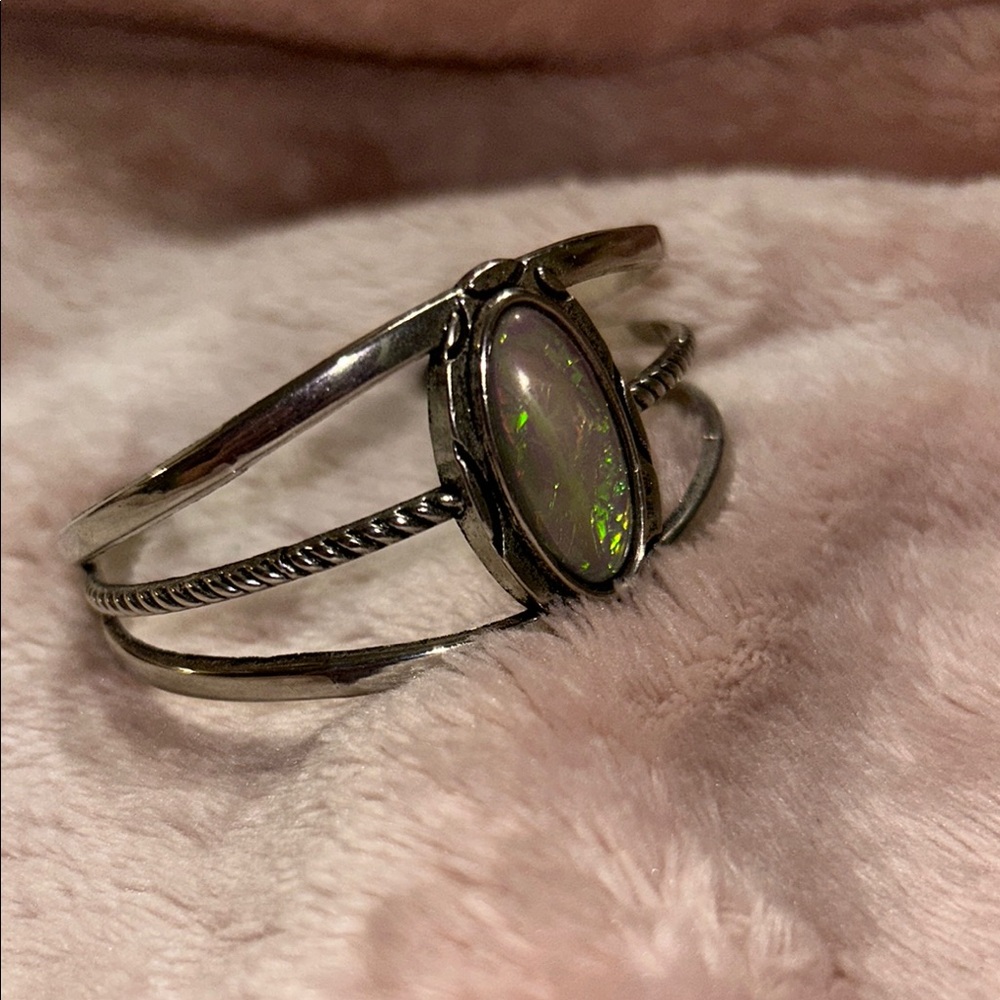 Elegant Silver Bracelet with Opal Stone